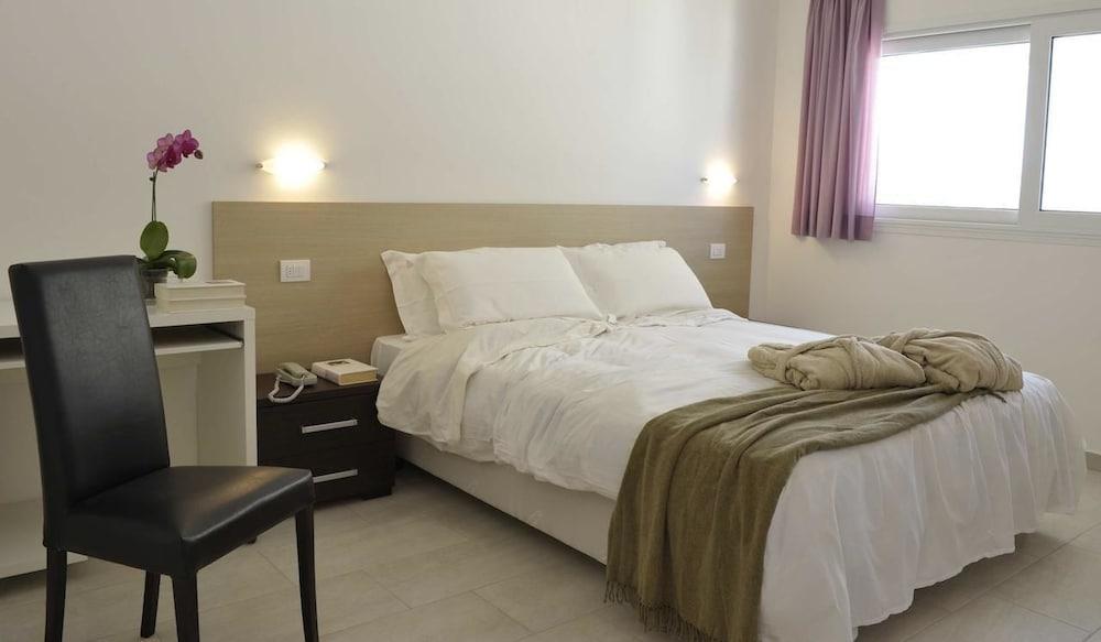 Residence Hotel Rubino Fogliano Marina Exterior photo