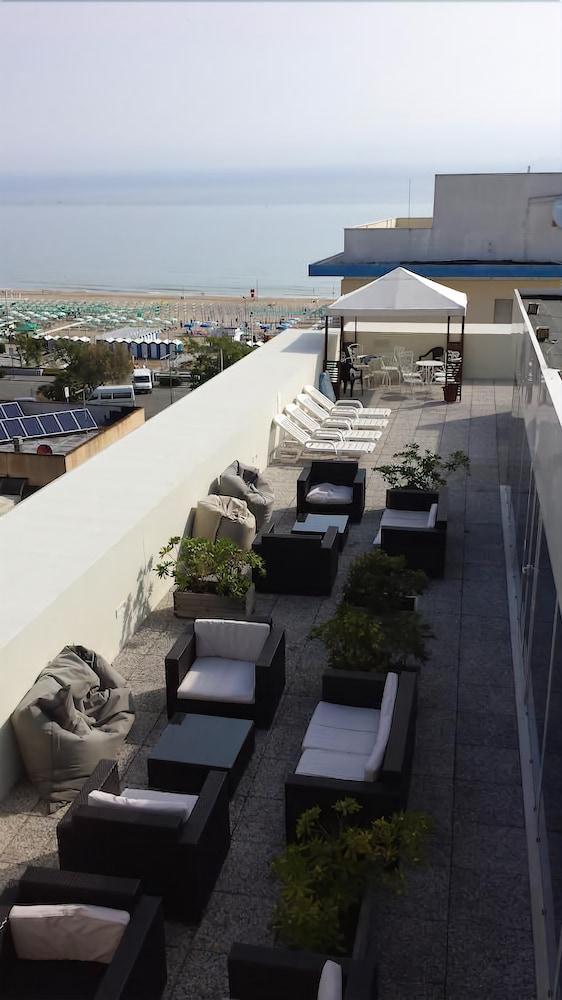 Residence Hotel Rubino Fogliano Marina Exterior photo