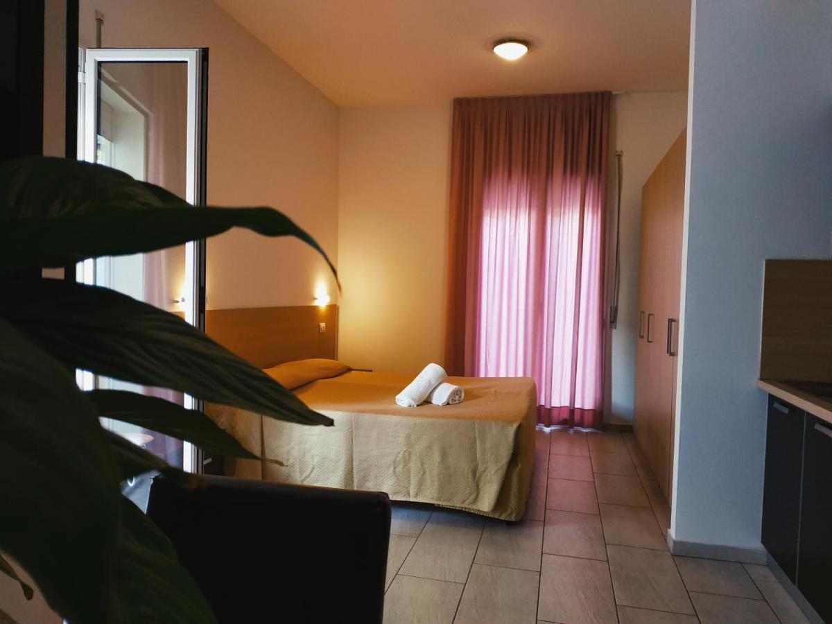 Residence Hotel Rubino Fogliano Marina Exterior photo