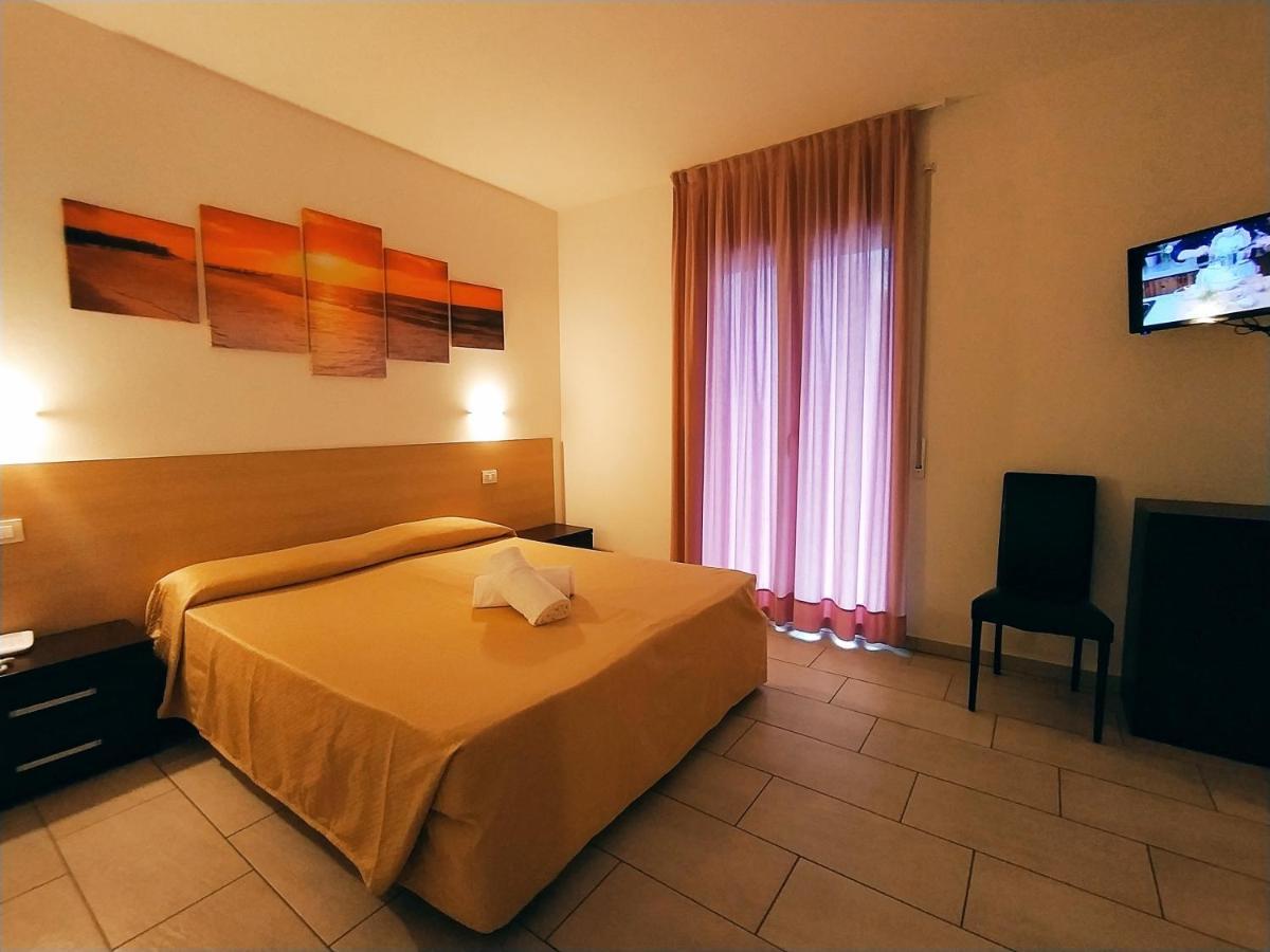 Residence Hotel Rubino Fogliano Marina Exterior photo
